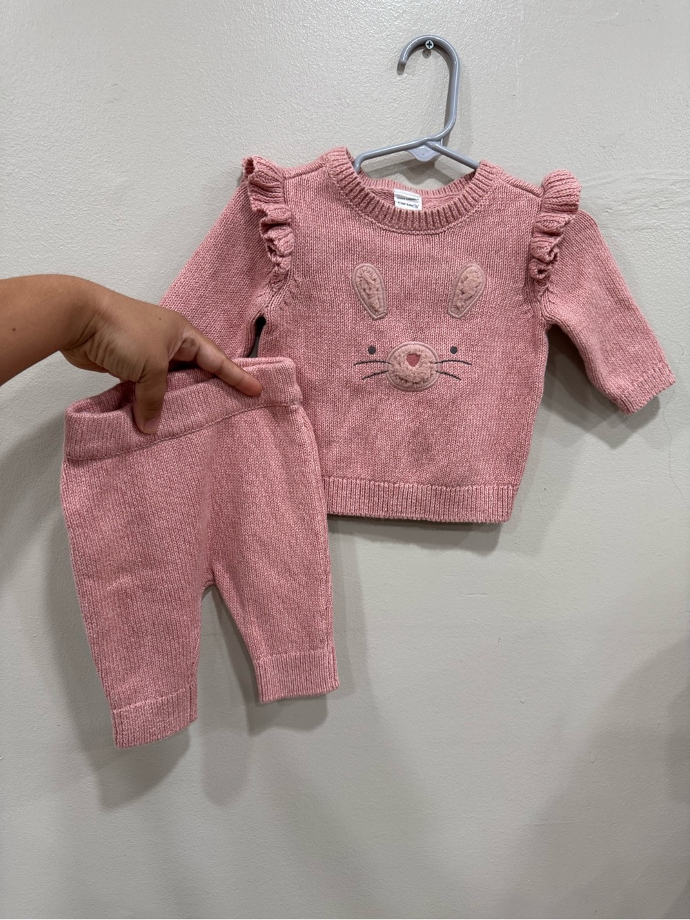 Carter’s knitted sweater and pants set size 3month